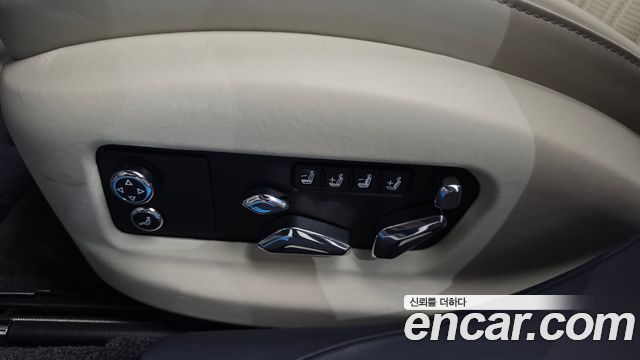 Bentley Flying Spur 2024 — photo 33