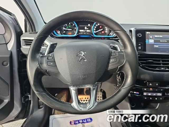 Peugeot 2008 2015 — photo 9