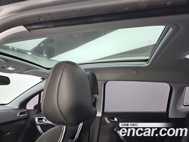 Peugeot 2008 2015 — photo 13