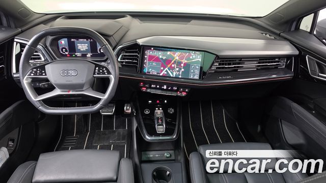 Audi Q4 e-tron 2023 — photo 10