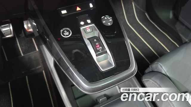 Audi Q4 e-tron 2023 — photo 12