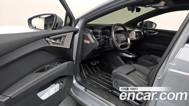 Audi Q4 e-tron 2023 — photo 13