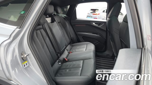 Audi Q4 e-tron 2023 — photo 17