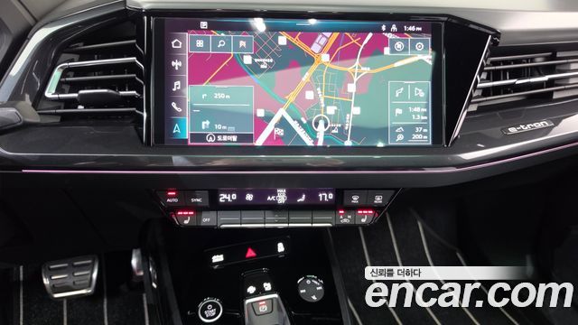 Audi Q4 e-tron 2023 — photo 18