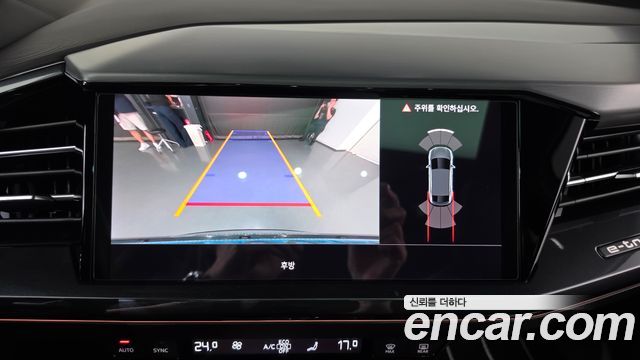 Audi Q4 e-tron 2023 — photo 20