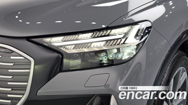 Audi Q4 e-tron 2023 — photo 8