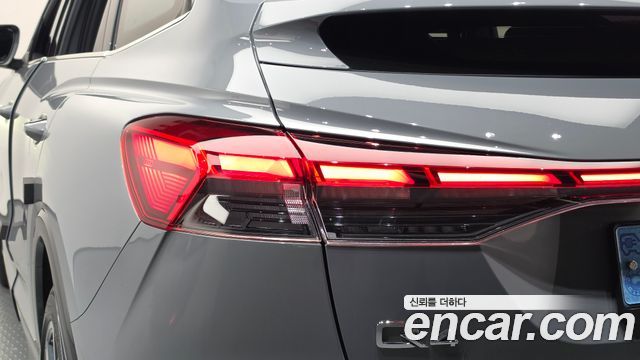 Audi Q4 e-tron 2023 — photo 9