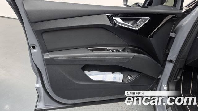 Audi Q4 e-tron 2023 — photo 14
