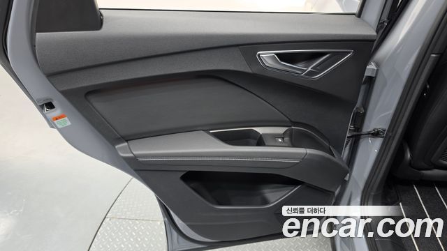 Audi Q4 e-tron 2023 — photo 15