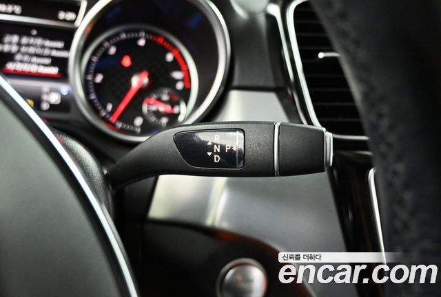 Mercedes-Benz GLE-Class 2018 — photo 12