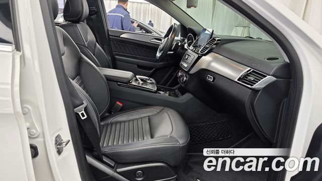 Mercedes-Benz GLE-Class 2018 — photo 17