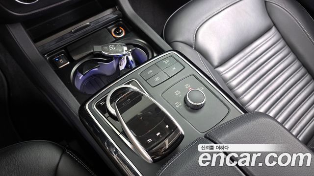 Mercedes-Benz GLE-Class 2018 — photo 26