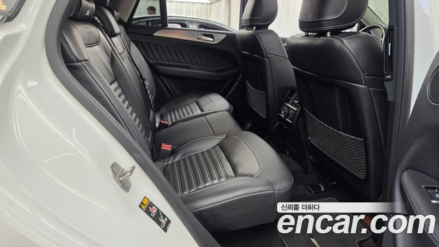 Mercedes-Benz GLE-Class 2018 — photo 16