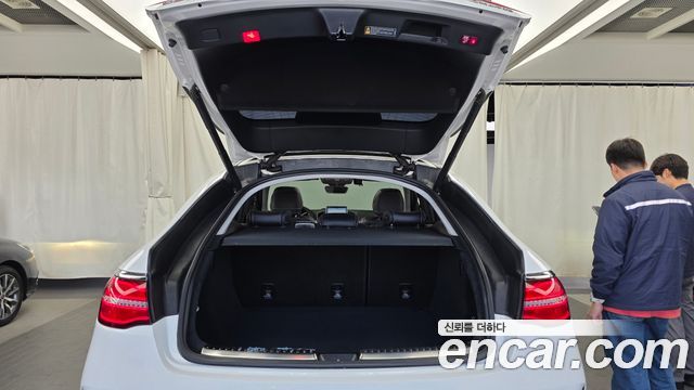 Mercedes-Benz GLE-Class 2018 — photo 31