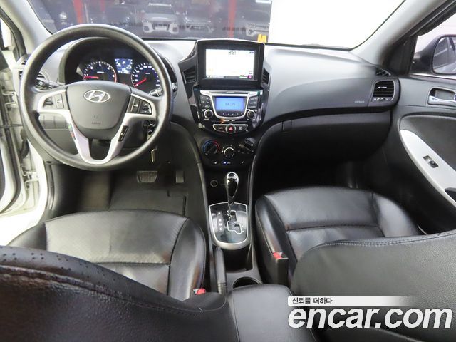 Hyundai Accent 2012 — photo 7