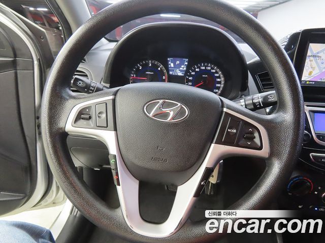 Hyundai Accent 2012 — photo 8