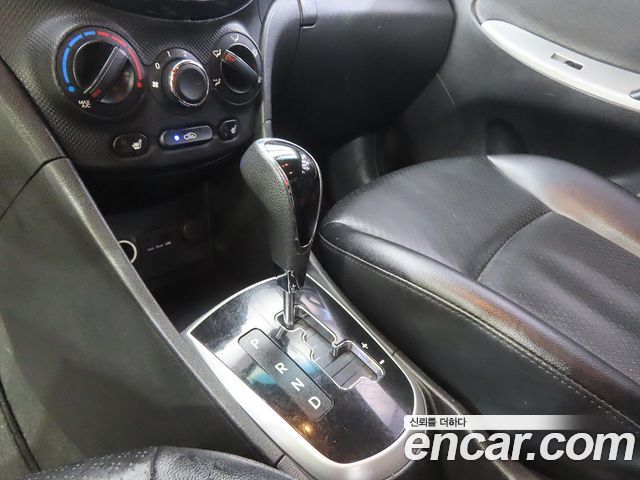Hyundai Accent 2012 — photo 11