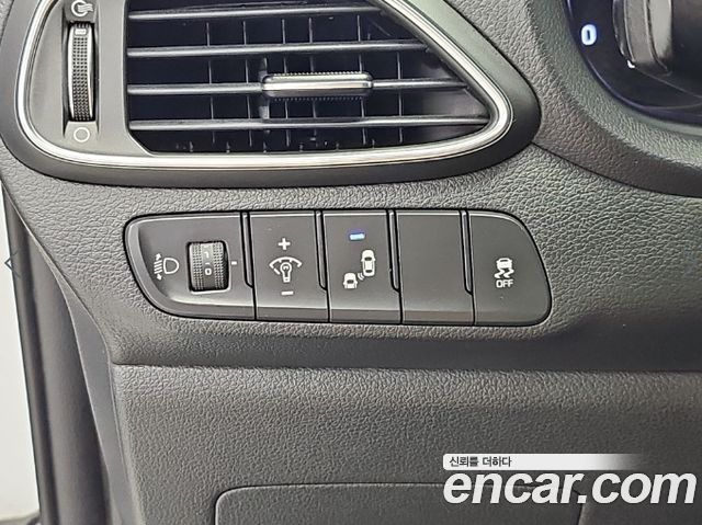 Hyundai i30 2017 — photo 17