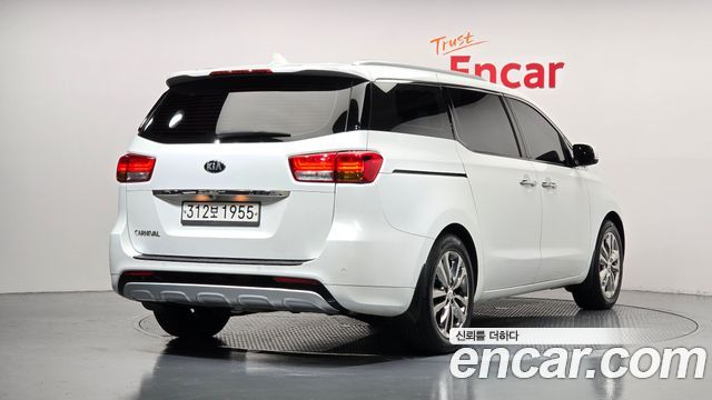 Kia Canival 2018 — photo 2
