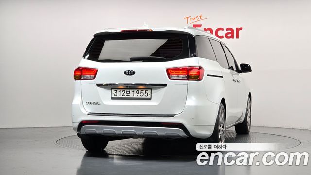 Kia Canival 2018 — photo 4