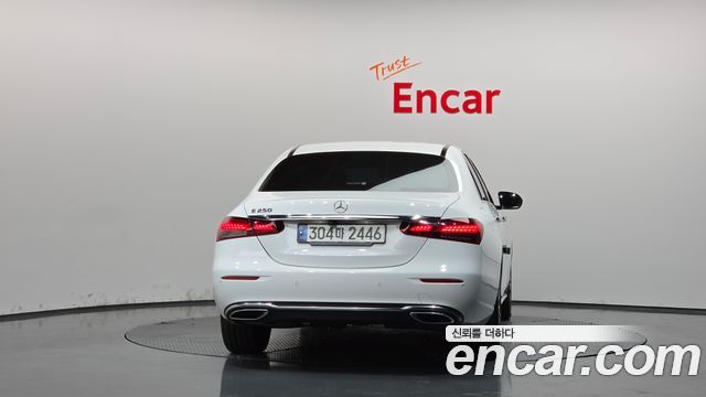 Mercedes-Benz E-Class 2021 — photo 4