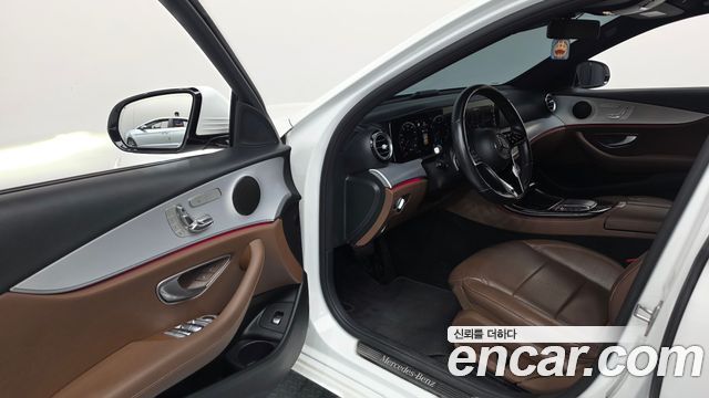 Mercedes-Benz E-Class 2021 — photo 13