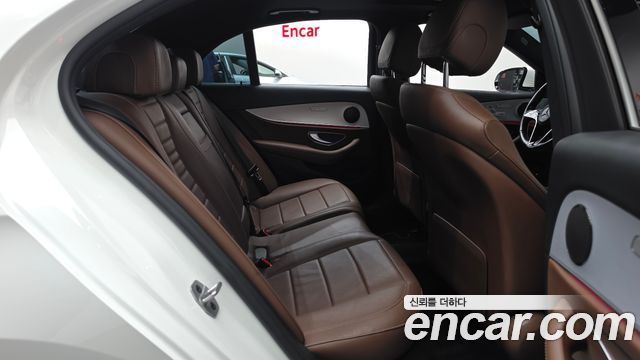 Mercedes-Benz E-Class 2021 — photo 17
