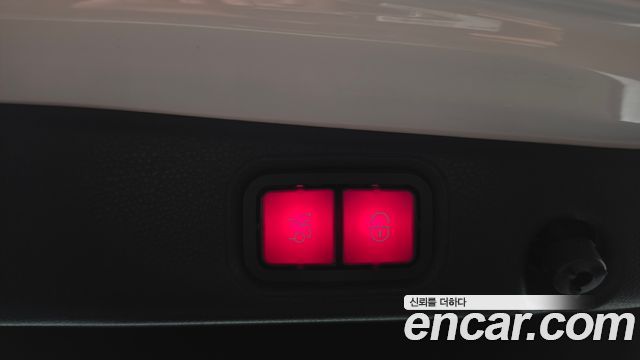Mercedes-Benz E-Class 2021 — photo 25