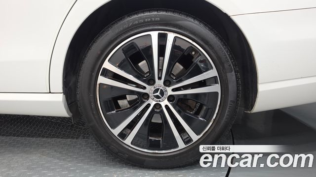 Mercedes-Benz E-Class 2021 — photo 7