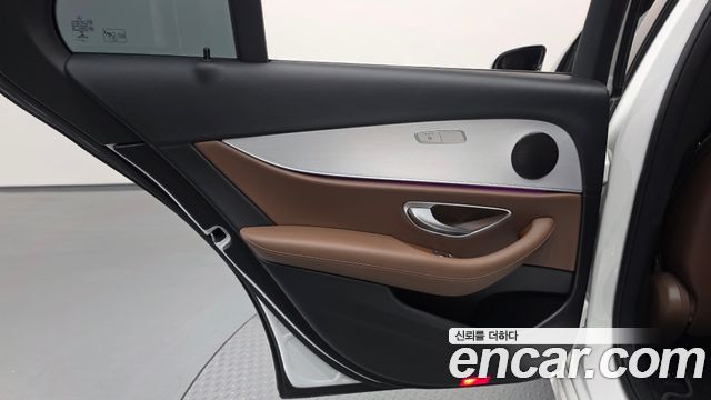 Mercedes-Benz E-Class 2021 — photo 15