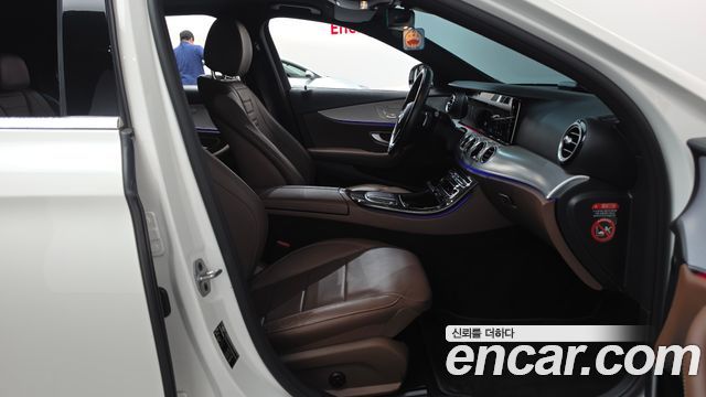 Mercedes-Benz E-Class 2021 — photo 16