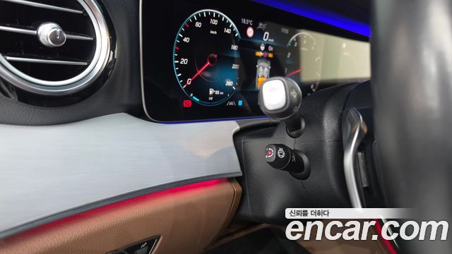 Mercedes-Benz E-Class 2021 — photo 29