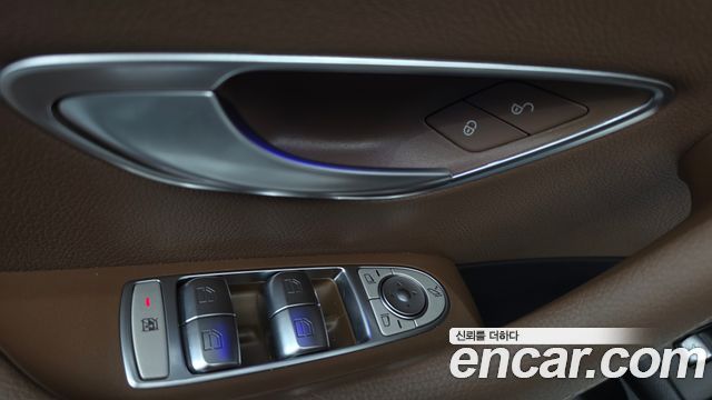 Mercedes-Benz E-Class 2021 — photo 30