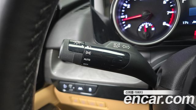 Kia Canival 2023 — photo 17