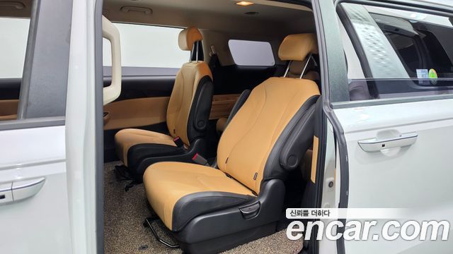 Kia Canival 2022 — photo 11
