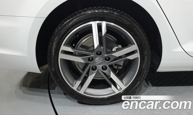 Audi A4 2019 — photo 5