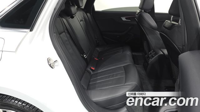 Audi A4 2019 — photo 18