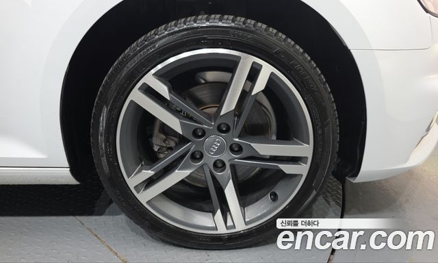 Audi A4 2019 — photo 7