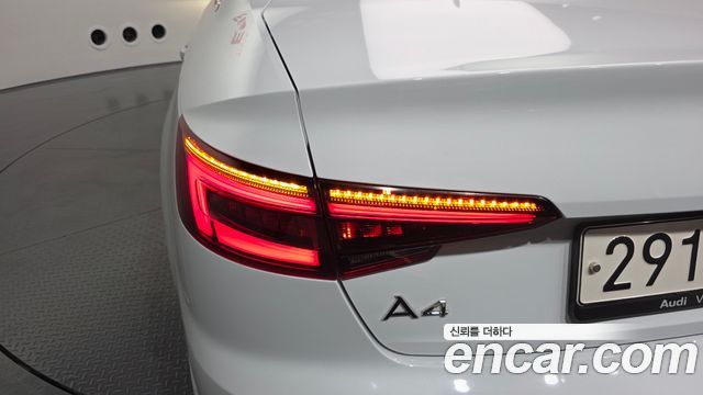 Audi A4 2019 — photo 9