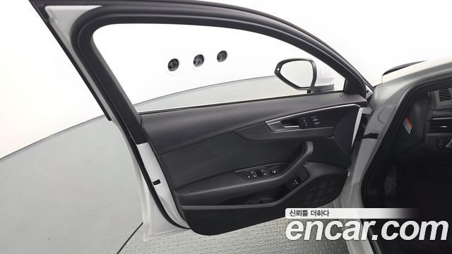 Audi A4 2019 — photo 14