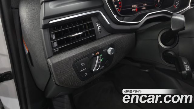 Audi A4 2019 — photo 29