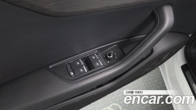 Audi A4 2019 — photo 35