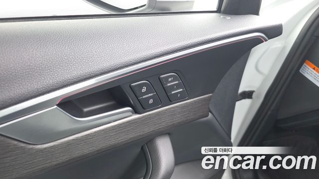 Audi A4 2019 — photo 36