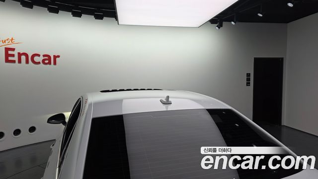 Audi A4 2019 — photo 37