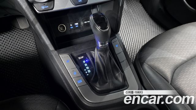 Hyundai AVANTE 2019 — photo 12
