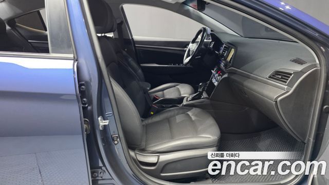Hyundai AVANTE 2019 — photo 17