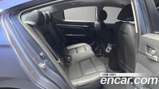 Hyundai AVANTE 2019 — photo 18