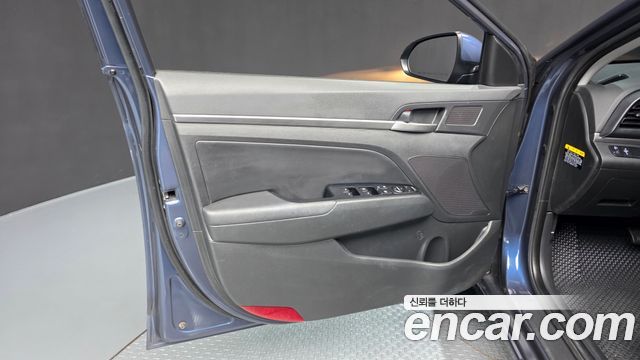 Hyundai AVANTE 2019 — photo 14