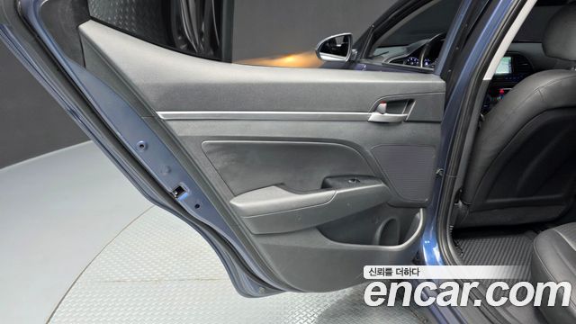 Hyundai AVANTE 2019 — photo 15