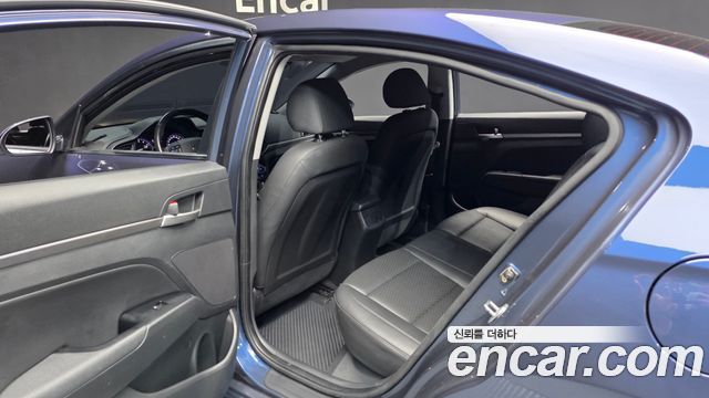 Hyundai AVANTE 2019 — photo 16